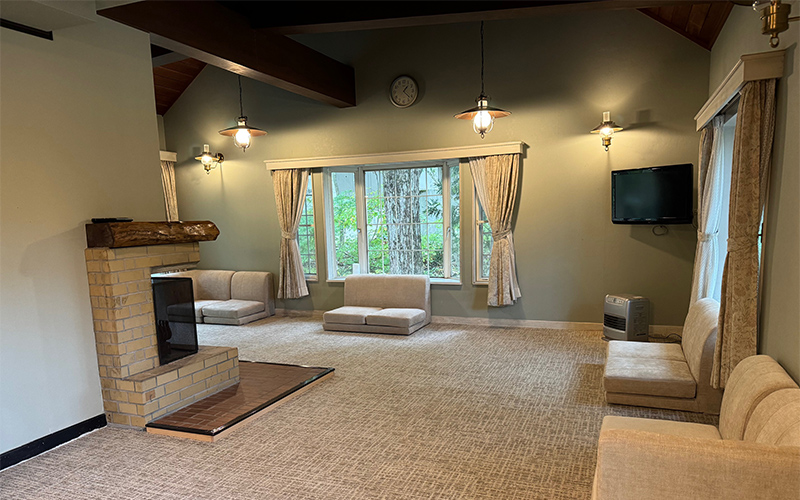 リビングルーム - 大人数でくつろげる広々空間