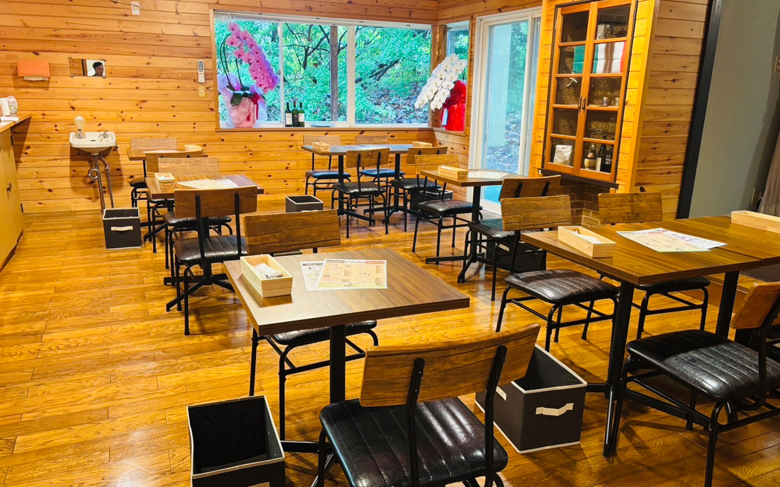 Forest Lounge 客室 - 落ち着いた雰囲気の寝室